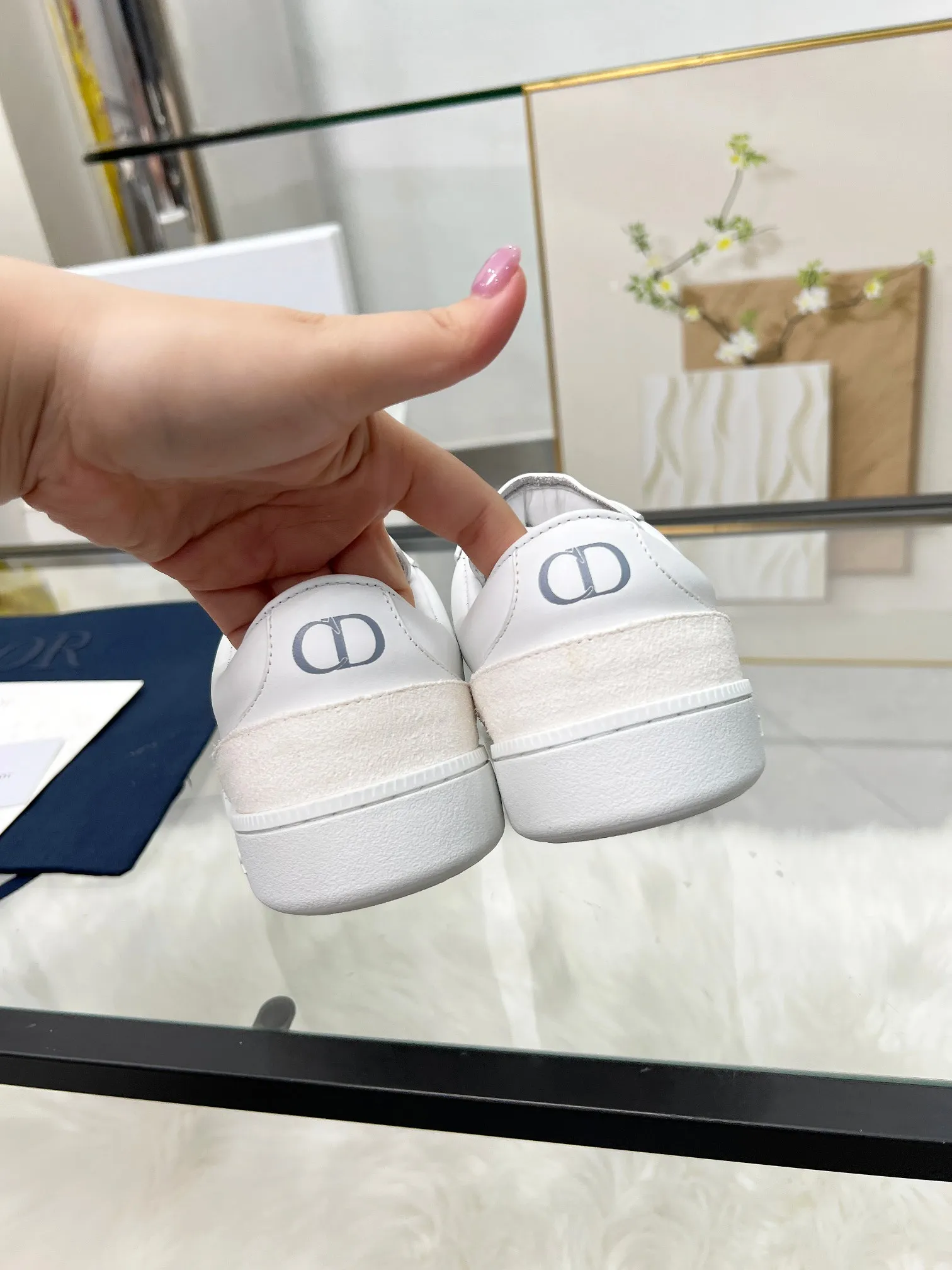 👟👟Ex-factory price 460👟👟Male size +10 correct✅ version. 𝐃𝐢𝐨𝐫 𝟮𝟱𝐏𝐫𝐞-𝐅𝐚𝐥𝐥 𝐁𝐞𝐫𝐥𝐢𝐧 𝟬𝟭 Dior B01 couple casual moral training shoes white shoes sneakers late 90s fashion brand Maison Margiela purchased GAT in large quantities and gave them a makeover. This shoe type of De Xun officially started its fashion journey. Original: Top layer of cowhide, cowhide lining, original outsole Size: 35-45 (40 for women, 45 for men, custom made, non-refundable)